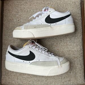 Nike White and Black Women's Sneakers